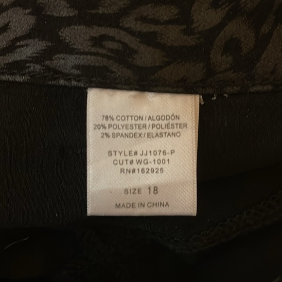 Plus size Animal print pants with pockets - Picture 5 of 5